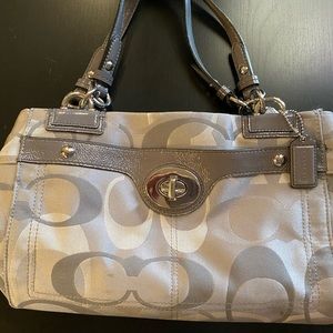 Coach purse E1169-F17140 Gray color